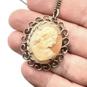 Vintage‎ Carved Shell Cameo Necklace Gold Tone 16”